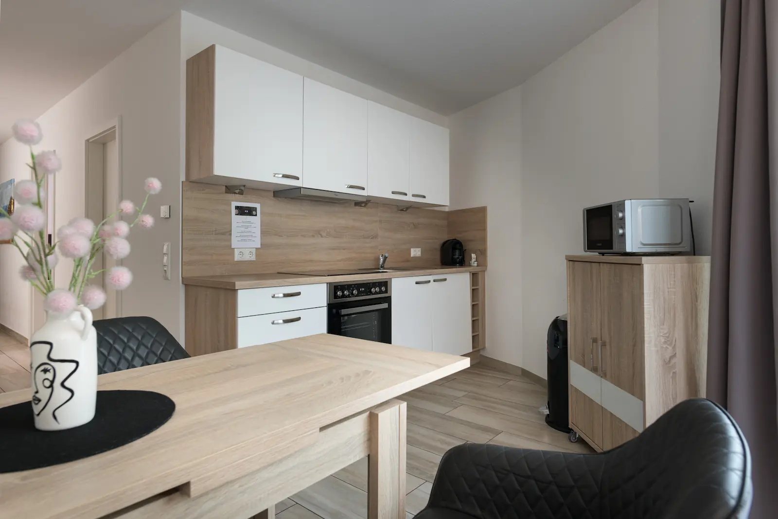 Vierbett Apartment - Küche & Esstisch